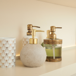 Peeling corporal y masaje con aceites esenciales